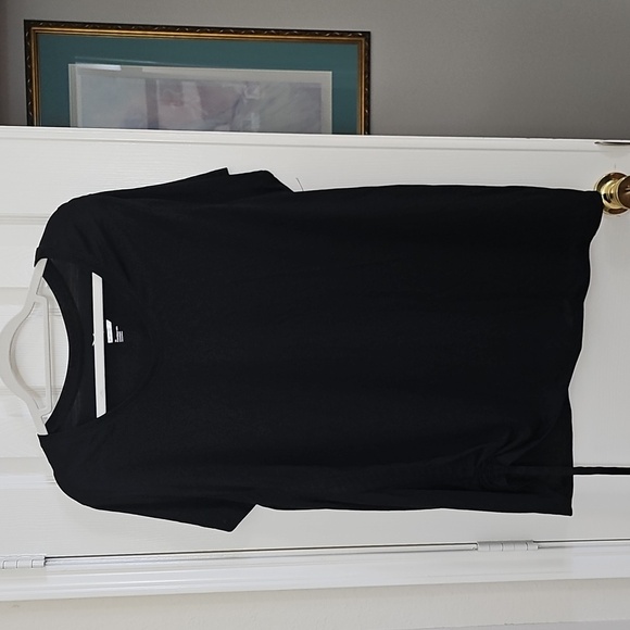 Old Navy Active tee with drawstring side - Picture 1 of 2